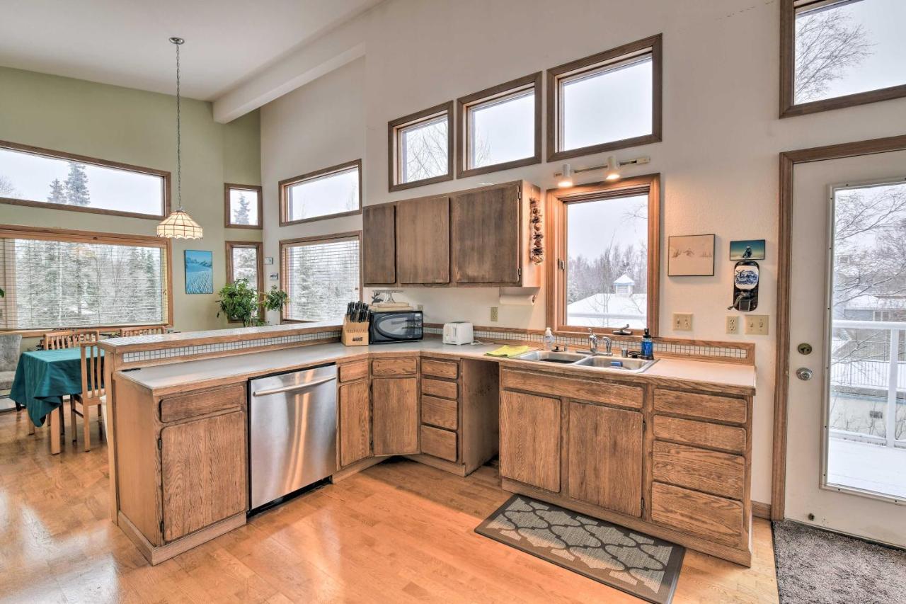 Spacious Family Home With Deck And Million-Dollar View Anchorage Luaran gambar